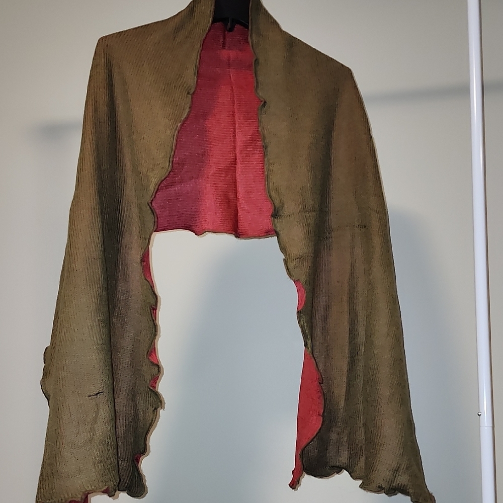 ⭐ NWT Jack and Jane Urban Shawl with Red Lining.